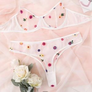 Floral Embroidered lingerie set